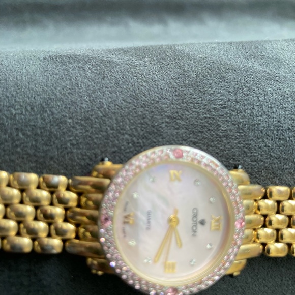 Croton ladies goldtone quartz watch - Picture 5 of 5